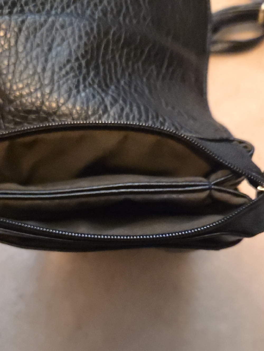 Black Crossbody Phone & Essentials Bag - Women - Picture 3 of 5